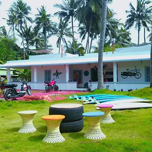 Goofy Foot Surf Shack Homestay